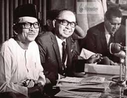 Tun abdul razak dlahirkan pd 1 mac 1922 d pulau keladi, pekan, pahang. Tun Razak 44 Tahun Meninggalkan Kita Namun Jasanya Di Rasai Hingga Ke Hari Ini The Malaya Post