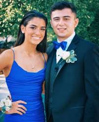Dixie Damelio Tiktok Net Worth Relationship Boyfriend Age And Career In 2020 Dixie Celebrities Celebs