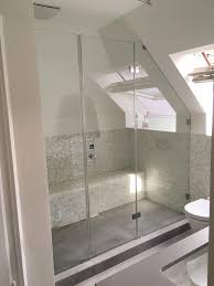Dusche Unter Dachschrage Eine Elegante Losung Fur Den Dachausbau Teuscher Badezimmer Dachschrage Badezimmereinrichtung Moderne Dusche