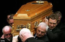 Skotsk fotballspiller, manager og mccoist begynte sin spillekarriere hos den skotske klubben st johnstone før han flyttet til den. Rangers Legend Mccoist Weeps For Celtic Hero Tommy Burns Daily Mail Online