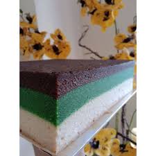 Adun mcm biasa setiap kek…kukus kek belacan dolok dlm 1 jam then lapis dgn kek lumut…kukus lagi utk 1 jam…bila masak lapis dgn adunan kek cheese…kukus lagi utk 2 jam… Kek Lapis Sarawak Belacan Lumut Cheese Blc Saiz Loaf Rm45 Menggunakan Pure Butter Golden Churn Shopee Malaysia