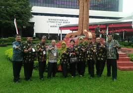 Adiwiyata sendiri merupakan progam kementerian negara lingkungan hidup. Tujuh Sekolah Boyong Penghargaan Adiwiyata Nasional Tahun 2017 Pemerintah Kota Madiun