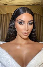 Chị em Kim Kardashian trông ra sao khi lộ mặt mộc?