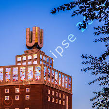 Visitors to dortmund are often struck by one building almost as soon as they arrive. Das Dortmunder U Kolnknipse