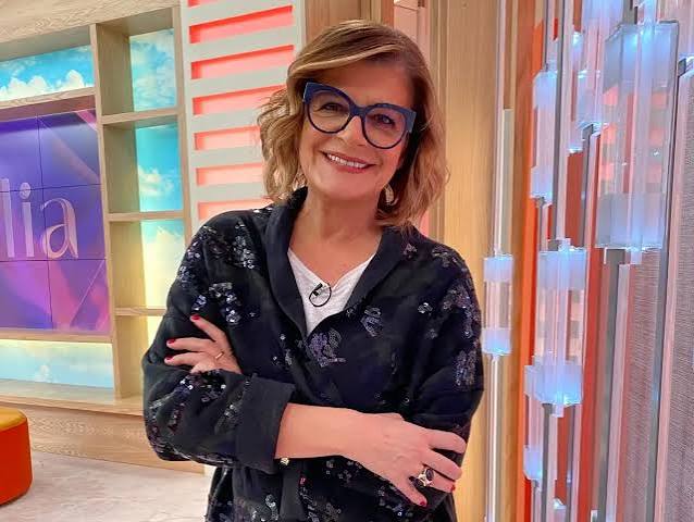 Vivam as mulheres"! Júlia Pinheiro revela imagem inédita que reúne as  filhas e as netas - SIC