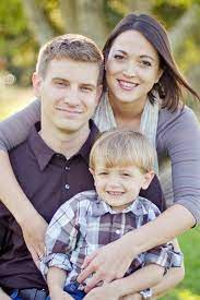 Pinterest Family Portrait Poses Cute Family Photos Family Photo Pose