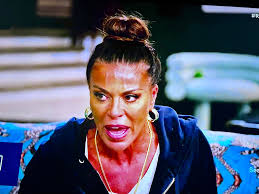 Dolores looked too chummy with Caroline ! Watch out Teresa , don't trust  her ! And why were any of the manzos at bravo con?