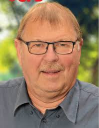 Walter Benning's Instagram, Twitter & Facebook