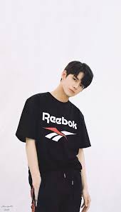 Reebok 簡約復古鞋款bridge 全新進化3.0 版本，搭配韓國男團wanna one 著用詮釋， 終於盼到實鞋抵台，預計將於1 月29 日搶先於農曆年前發布， . Reebok X Wanna One Online Sale Up To 58 Off
