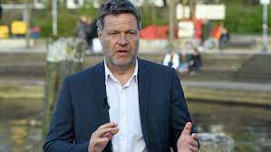 Als dieser nämlich gerade live ein interview gab, stürmte einer seiner söhne in den raum. Habecks Sohn Platzt Halb Nackt In Interview Du Bist Jetzt Voll Im Fernsehen Unterhaltung Stuttgarter Nachrichten