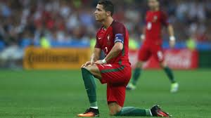 Cristiano ronaldo ist aus der heutigen fußballwelt nicht mehr wegzudenken. Cristiano Ronaldo Kampfer Gockel Immer Umstritten Sport Sz De