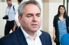« je fais de la baisse des impôts de production ma priorité : Je Suis Gros L Etonnante Boutade De Xavier Bertrand Sur Son Poids Gala