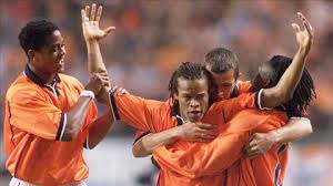 Phút 75, đt ukraine bất ngờ có bàn rút ngắn cách biệt. Cáº§u Thá»§ Gá»'c Surinam Trong Ä't Ha Lan Nhá»¯ng Chang Trai Paramaribo