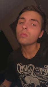 25, gay & from tennessee😛 am i cute 🙈