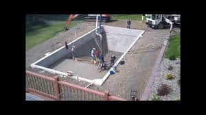 Sedangkan di kolam, prinsip alami itu tidak dapat bekerja sehingga kamu harus memakai cara lain untuk tetap menyuplai oksigen ke dalam kolam. Cara Membuat Kolam Renang Pribadi Budi S Pool Info Youtube