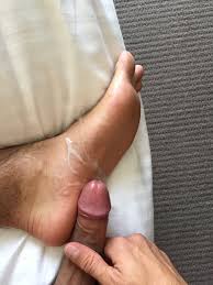 Cumming on my feet in a hotel - ThisVid.com