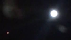 Soudain, sous la couche sombre des nuages deux boules oranges se sont élevées, doucement. Boules Orange Au Dessus De L A23 Le Samedi 14 Les Avez Vous Vues