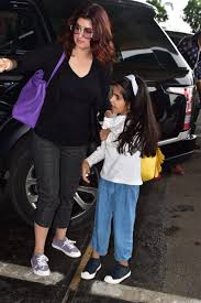 Bollywood infocus 52.275 views1 year ago. Akshay Kumar Twinkle Khanna With Nitara Kumar Snapped At Mumbai Airport