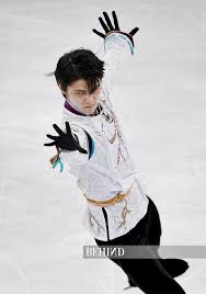 just few pictures and gifs from yuzuru because it s yuzuru random random amreading books wattpad hanyu yuzuru figure skating character poses
