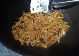 Masukkan daging ayam dan ebi. 2 Cara Memasak Isian Lumpia Rebung Yang Mudah Cookandrecipe Com