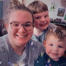 Lacey Wells's Instagram, Twitter & Facebook