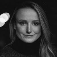 Jennifer Crowe's Instagram, Twitter & Facebook