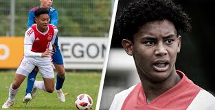 Noah gesser baru saja melakukan wawancara dengan pesepak bola indonesia, yussa nugraha di channel youtubenya. Ajax Player Noah Gesser Dies Aged 16 Unilad