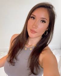 Eva Henriquez's Instagram, Twitter & Facebook