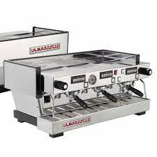 With its massive steam power, excellent temperature stability, and a classic minimal design, the linea mini draws a crowd and serves it, too. La Marzocco Linea Classic Av 2 Group Espresso Ninja