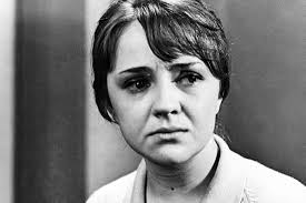 Её отцом был знаменитый архитектор и профессор георгий градов, а мать, раиса градова, играла в театре. Qsddlibnh Djvm