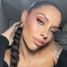 Alexis Avery's Instagram, Twitter & Facebook