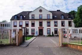 Haus christophorus christoph lasshofer fanning 397 5571 mariapfarr austria zeige karte mobil: Datei Altesschlosswallerfangen Jpg Wikipedia