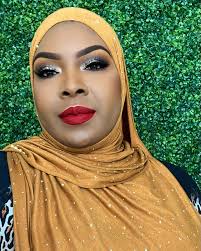 Simple things are your blessings 💕💕💕 #birthdaygirl #birthdaycake  #hijabifashion #hijabi #habibi #blessed 🎂 by @the_sweet_spot_tt 🎂