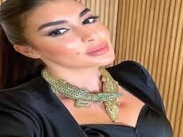 وبعد الانتهاء من تحليل العناصر، وكتابة الموضوعات، أرغب في المزيد من الكتابة، ولكني أخشي أن يفوتني الوقت، فأرجو أن ينال الإعجاب. ÙŠØ§Ø³Ù…ÙŠÙ† ØµØ¨Ø±ÙŠ Ø«Ø§Ù„Ø« Ø§Ù…Ø±Ø£Ø© Ø¨Ø§Ù„Ø¹Ø§Ù„Ù… ØªØ±ØªØ¯ÙŠ Ù‚Ø·Ø¹Ø© Ù…Ø¬ÙˆÙ‡Ø±Ø§Øª Ù†Ø§Ø¯Ø±Ø© Ù…ØµØ±Ø§ÙˆÙ‰