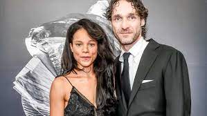 Op 6 april 2009 werd de personalityshow guzmania voor het eerst uitgezonden. Javier Guzman After Three Years Single