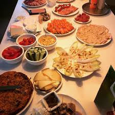 Dinner Birthday Surprise For Husband At Home Having A Great Low Carb Dinner With Family To Celebrate My Husbands Birthday Birthday Gifts For Grandma Birthday Dinners Birthday Surprise For Mom