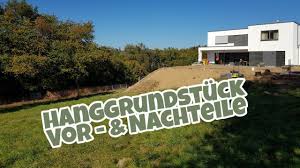 Dann nutzen sie die höhenunterschiede für eine attraktive gestaltung. Haus Bauen Am Hang Hanggrundstuck Unsere Tipps Kosten Die Siwuchins Youtube