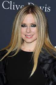 The original avril lavigne has without a shadow of a doubt natural brunette hair. Jt4gpb8gxmtnsm