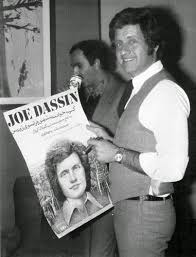Epingle Par Aurelia Sur Joe Dassin Joe Dassin Chanteurs Francais Chanteur