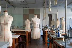 Arbeitsalltag in der Modebranche: »Ich musste den Models die benutzte Unterwäsche ausziehen