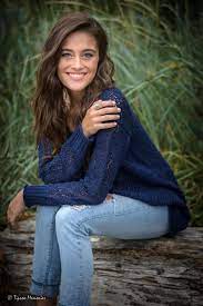 Bonney Lake Photographer Senior Girl Poses Girl Senior Pictures Senior Pictures Girl Poses