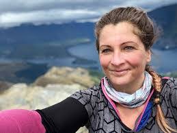 Danielle Delbridge's Instagram, Twitter & Facebook