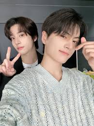 Jake Jay's Instagram, Twitter & Facebook