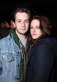 So, yes, robert does have a girlfriend: Who Has Kristen Stewart Dated Popsugar Celebrity