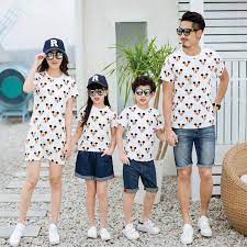 Mamma e figlia uguali è una moda che ci piace parecchio e che ci fa divertire tantissimo insieme alle nostre bambine. Vestiti Eleganti Mamma E Figlia