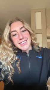 Okay here's my curly hair attempt. It's def so underwhelming lol. Butt...