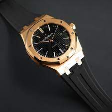 Timeless and versatile, the black hues will seamlessly complement the unique style of its wearer. Audemars Piguet Royal Oak 41mm On Alligator Strap Rubber B