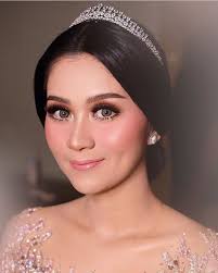 Pin Oleh Fitri Toding Di Dream Wedding Ide Gaya Rambut Rambut Indah Gaya Pengantin