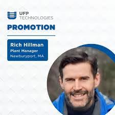 Alex Rizza's Instagram, Twitter & Facebook