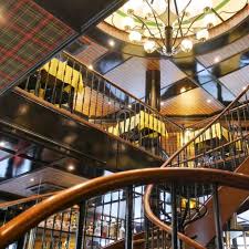 Escalier Majestueux Sous La Coupole Centrale De L Entrecote A Nantes Nantes Coupole Bar